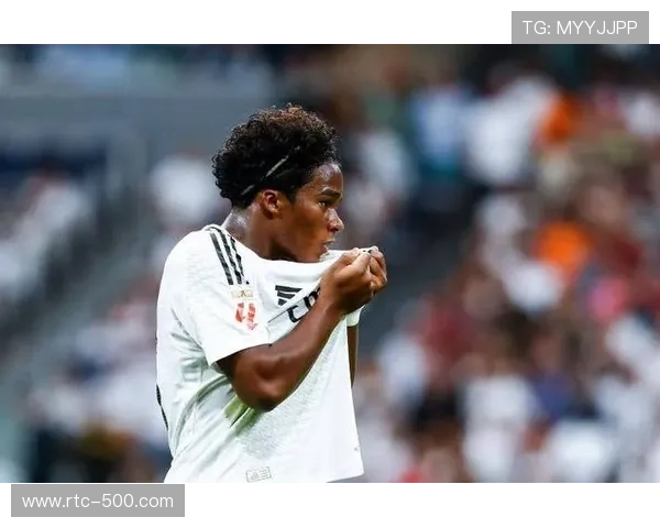 恩德里克点球命中跪地庆祝，生涯首帽瞬间引爆客场球迷